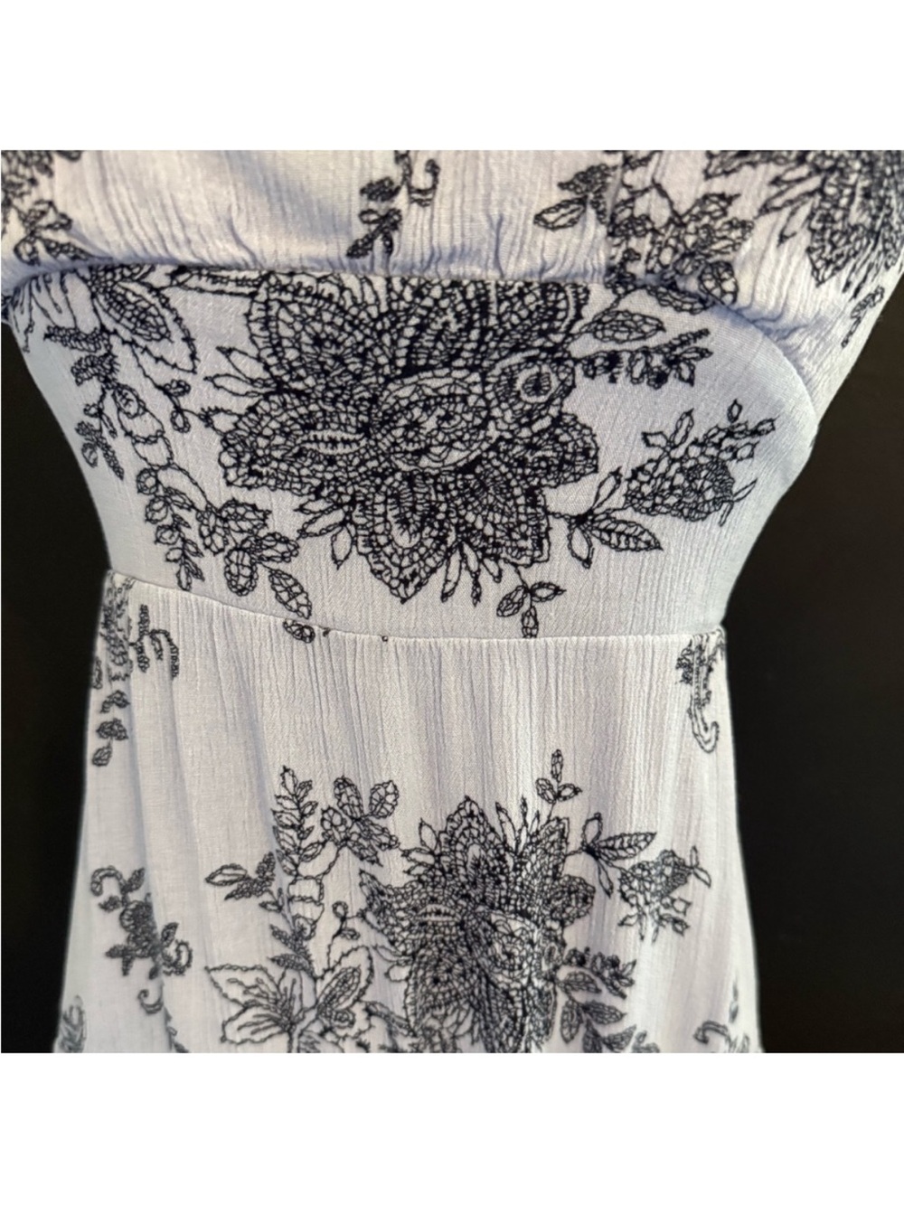 Francesca’s Floral Print Maxi Dress in Light Blue and navy medium wedding guest - Picture 4 of 7